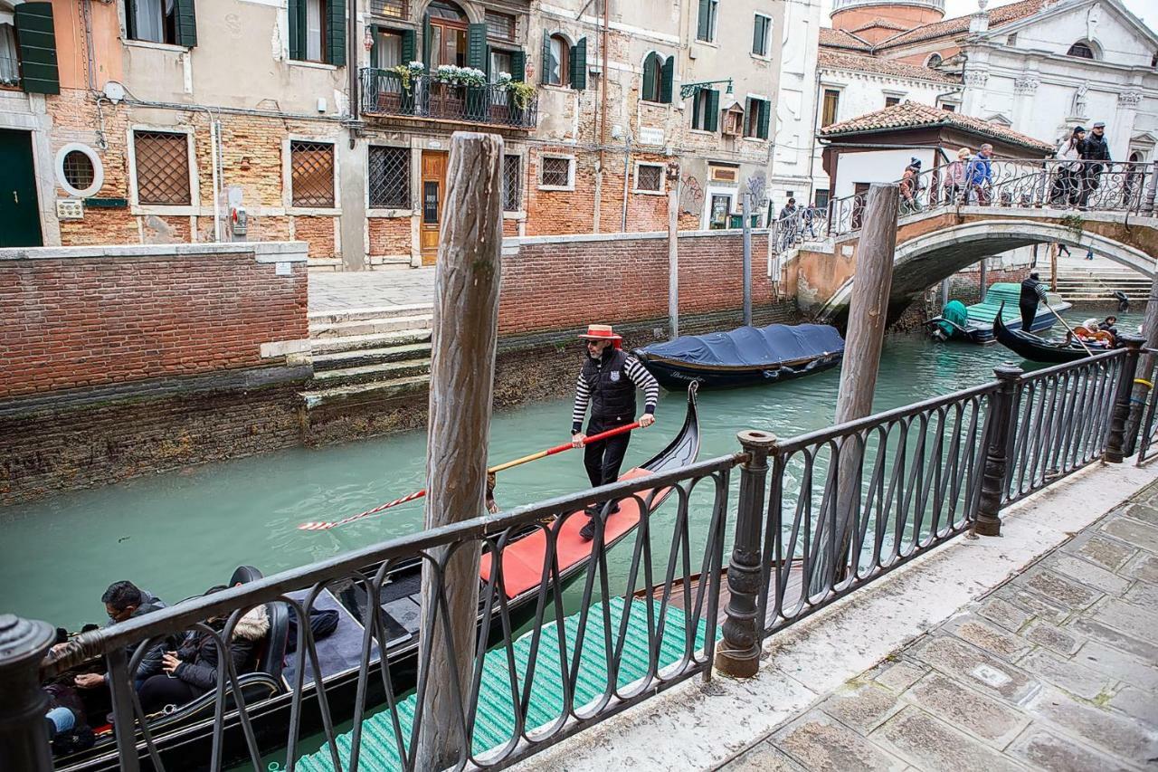 Pink House In Venice City Center 아파트 외부 사진